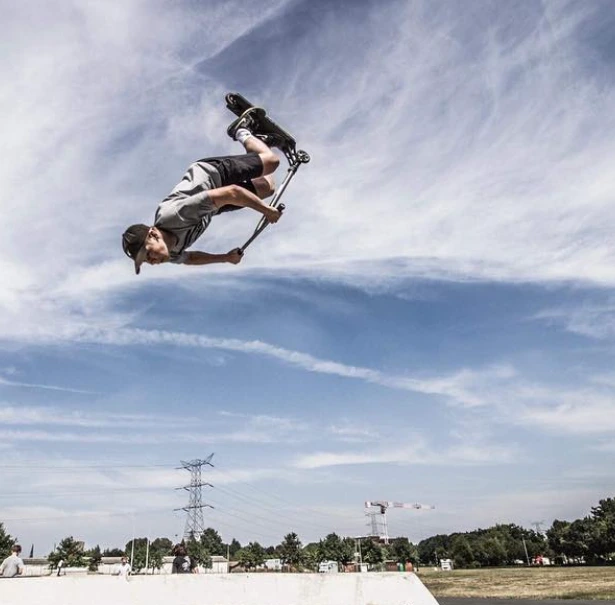 Teamrider Yannick doet backflip!